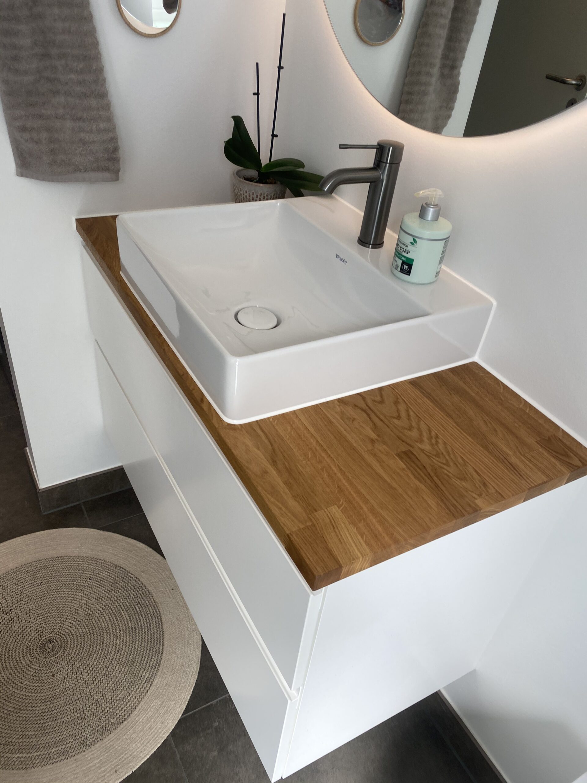 Komplet fugerenovering af moderne badeværelse